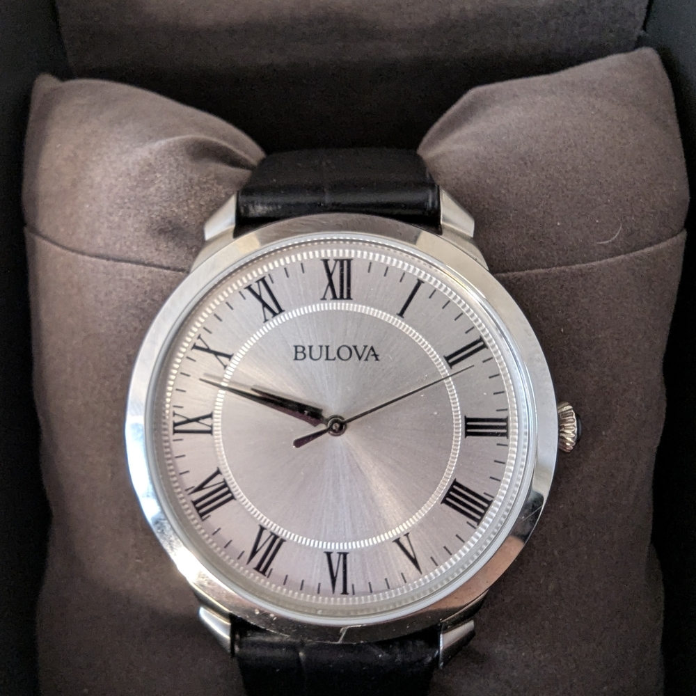 Elegant Bulova Silver Tone Watch with Black Leather Strap - Picture 3 of 11